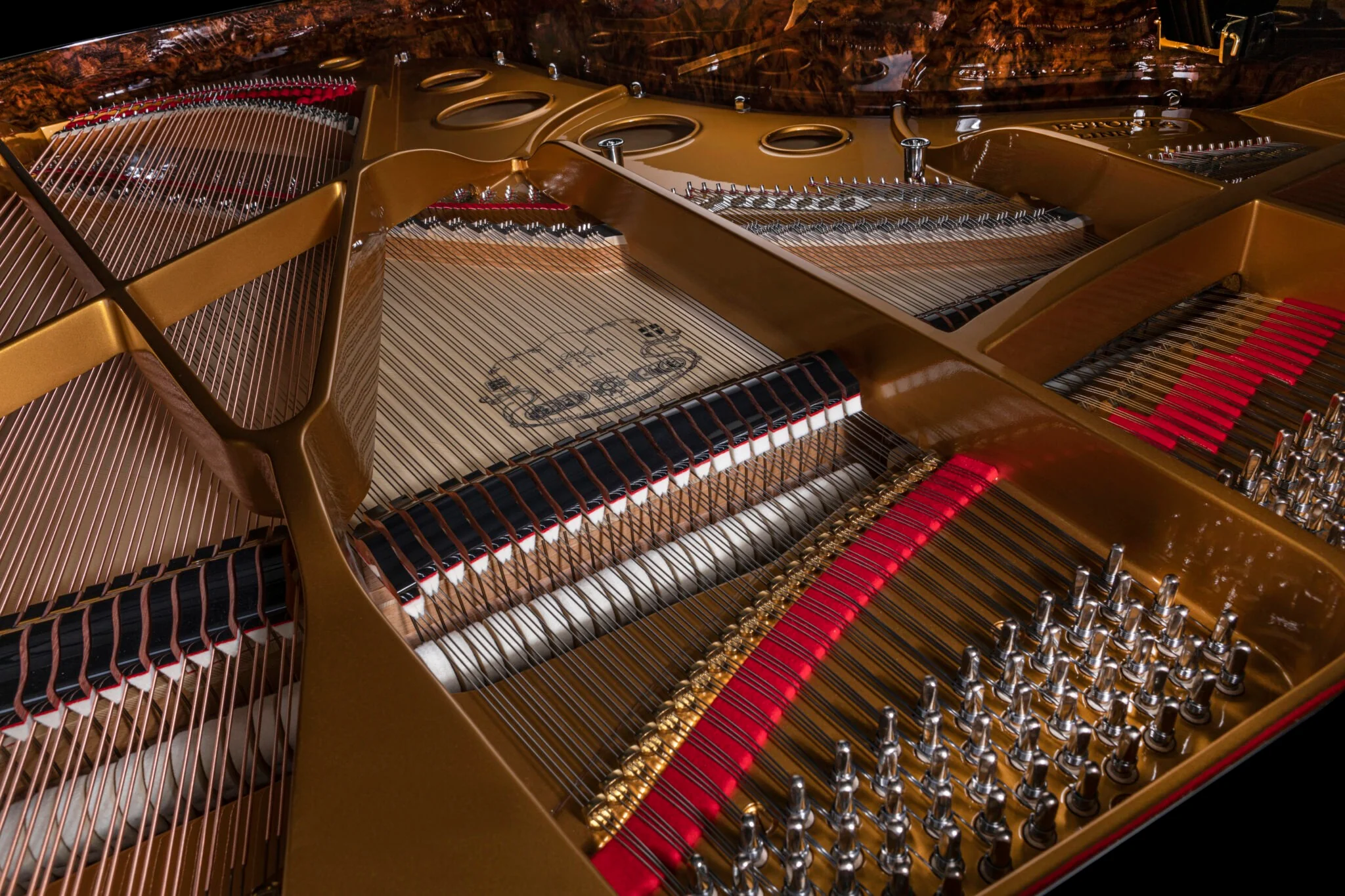 Estonia dona un piano a la recién restaurada catedral de Notre Dame